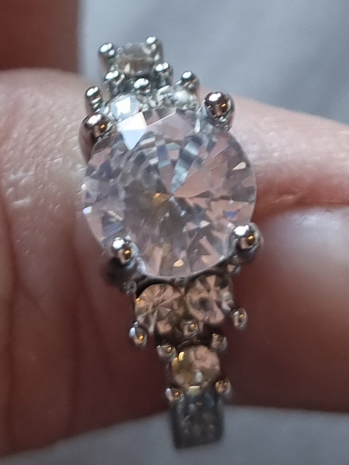 Beautifully designed ladies silver elegantly designed setting for all occasions