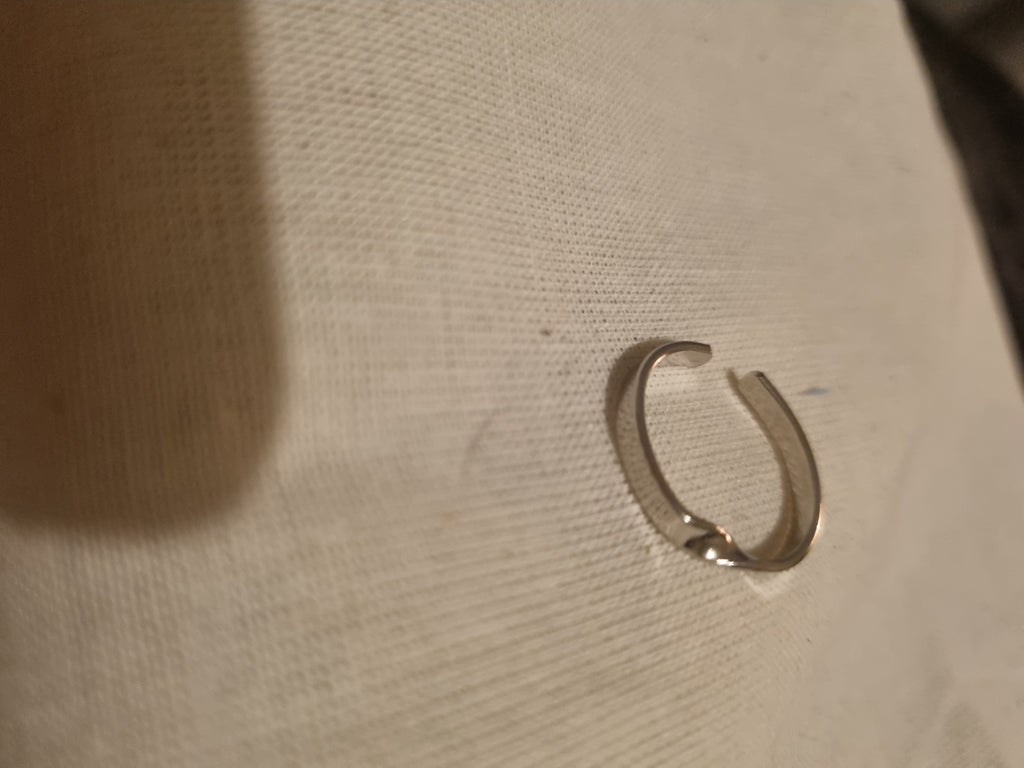 Lovely silver twist design ladies ring