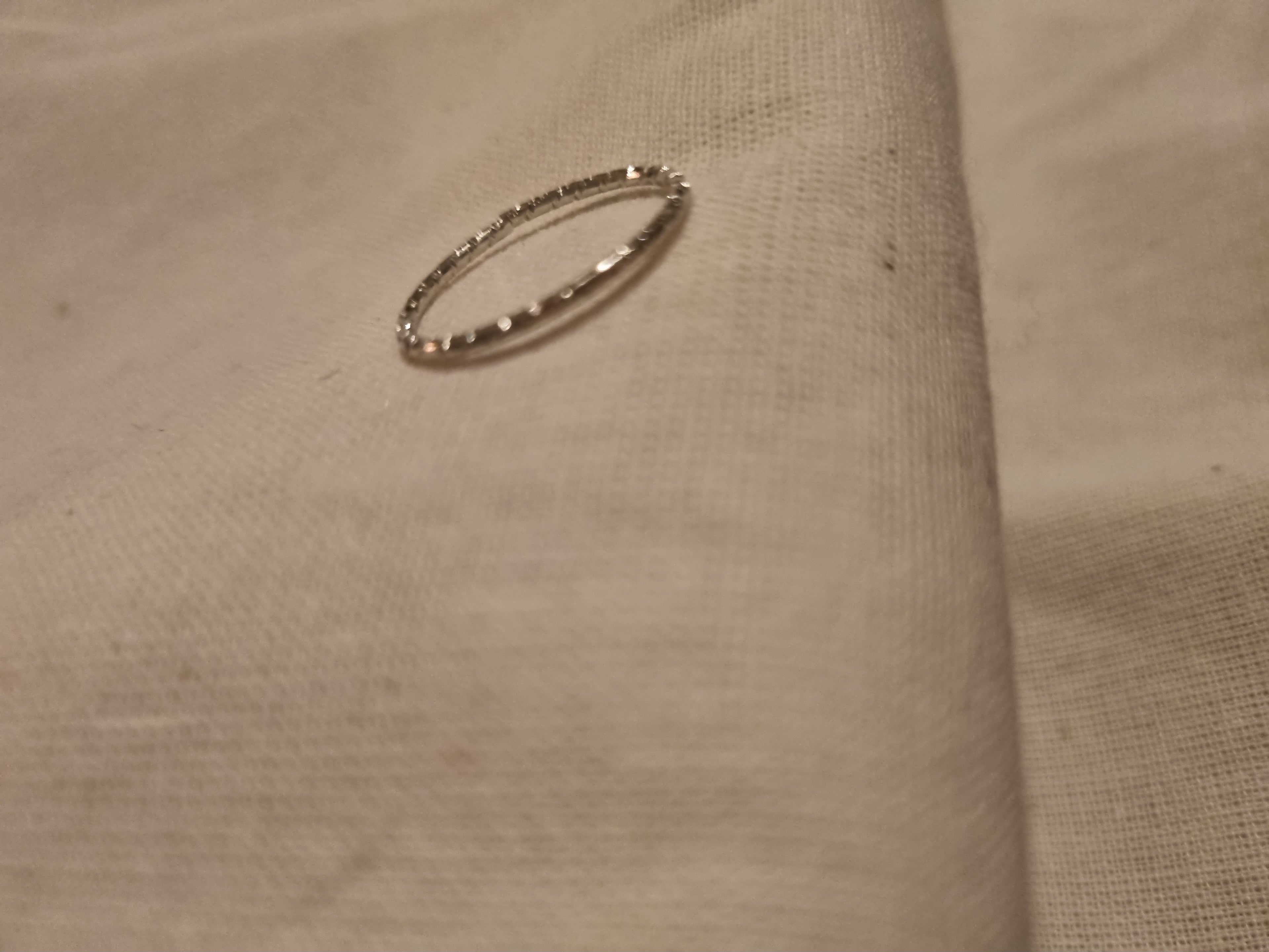 Beautiful dainty ladies ring