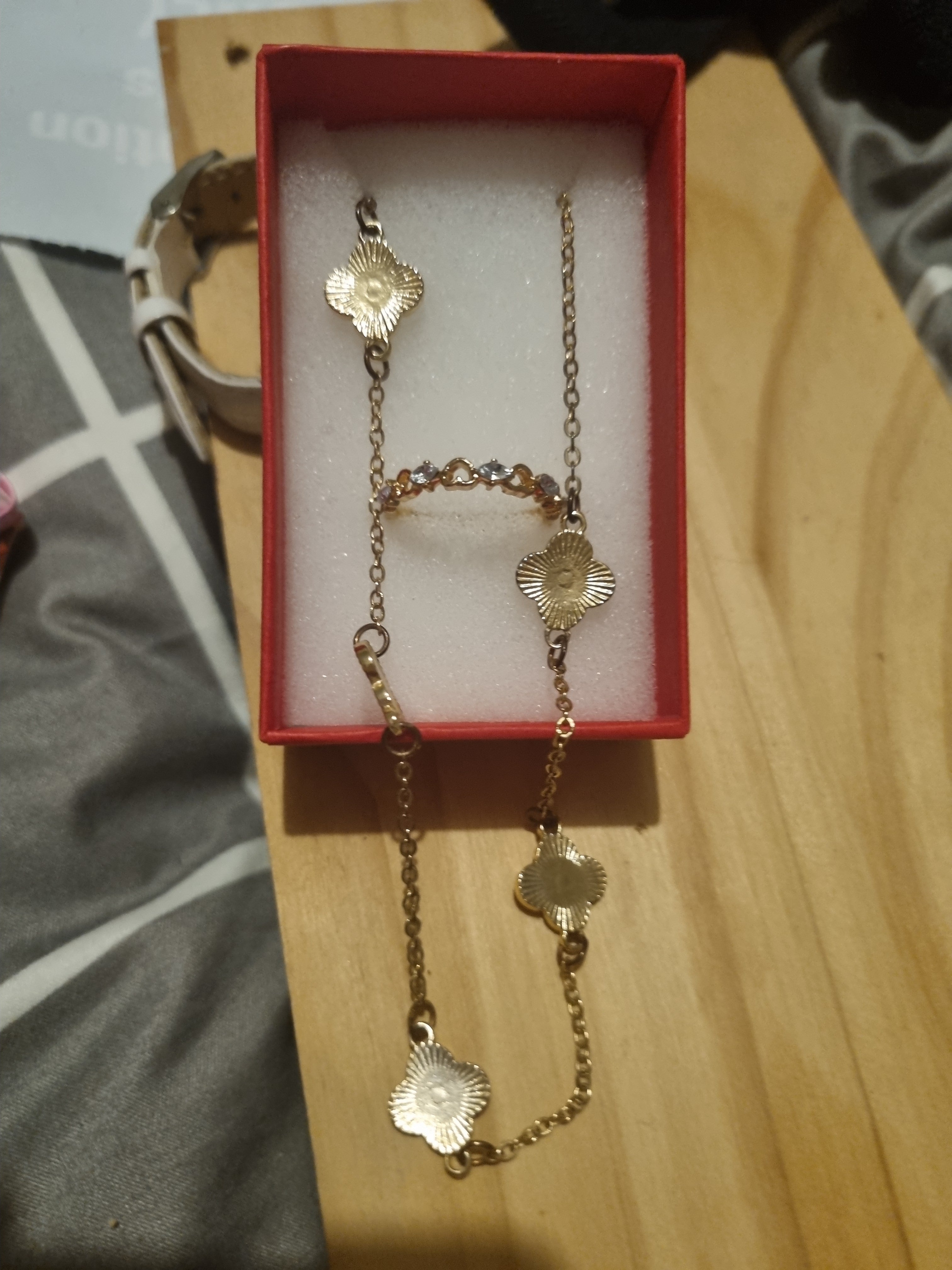 Beautiful necklace and ring set.