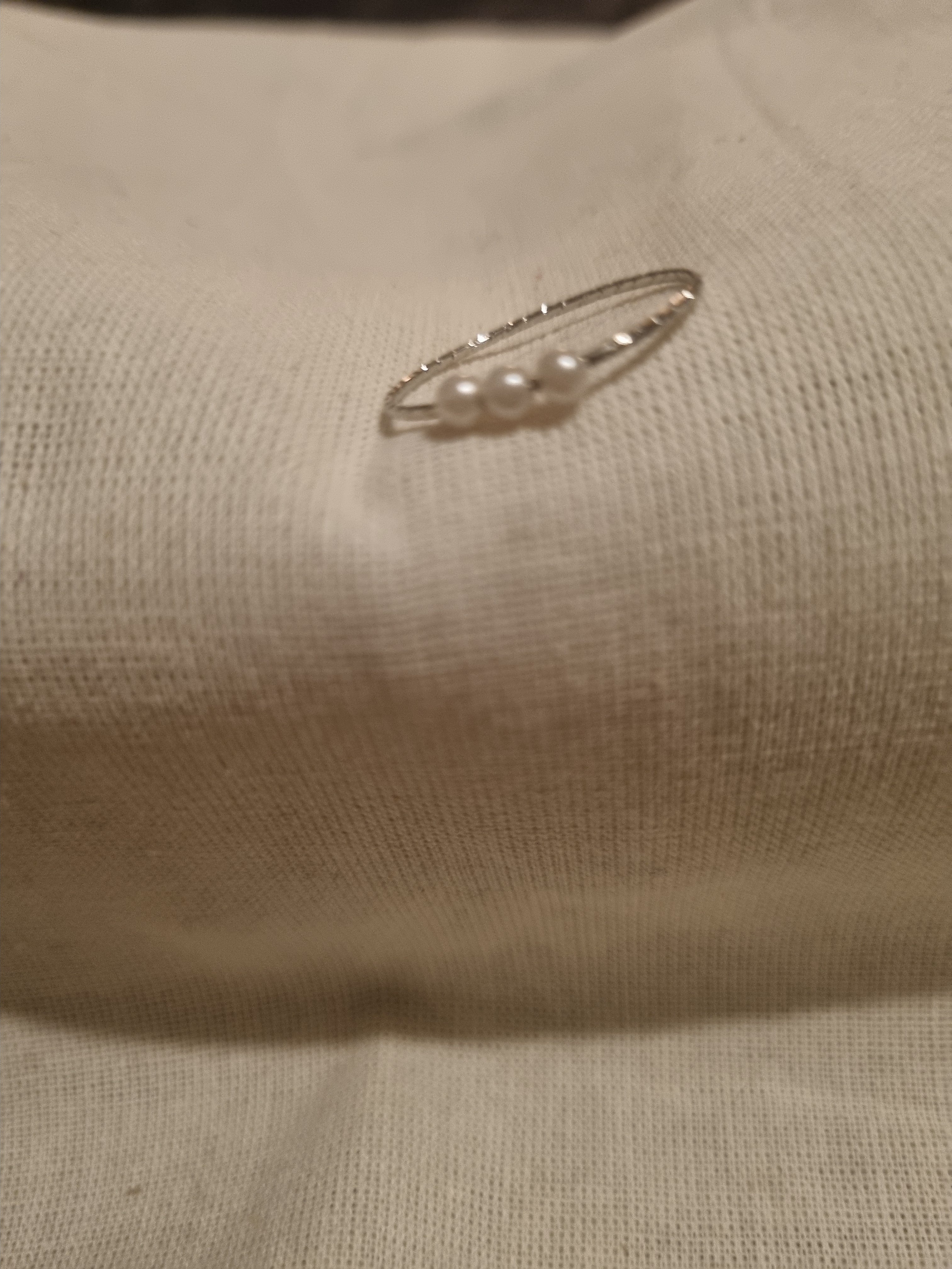 Ladies dainty ring