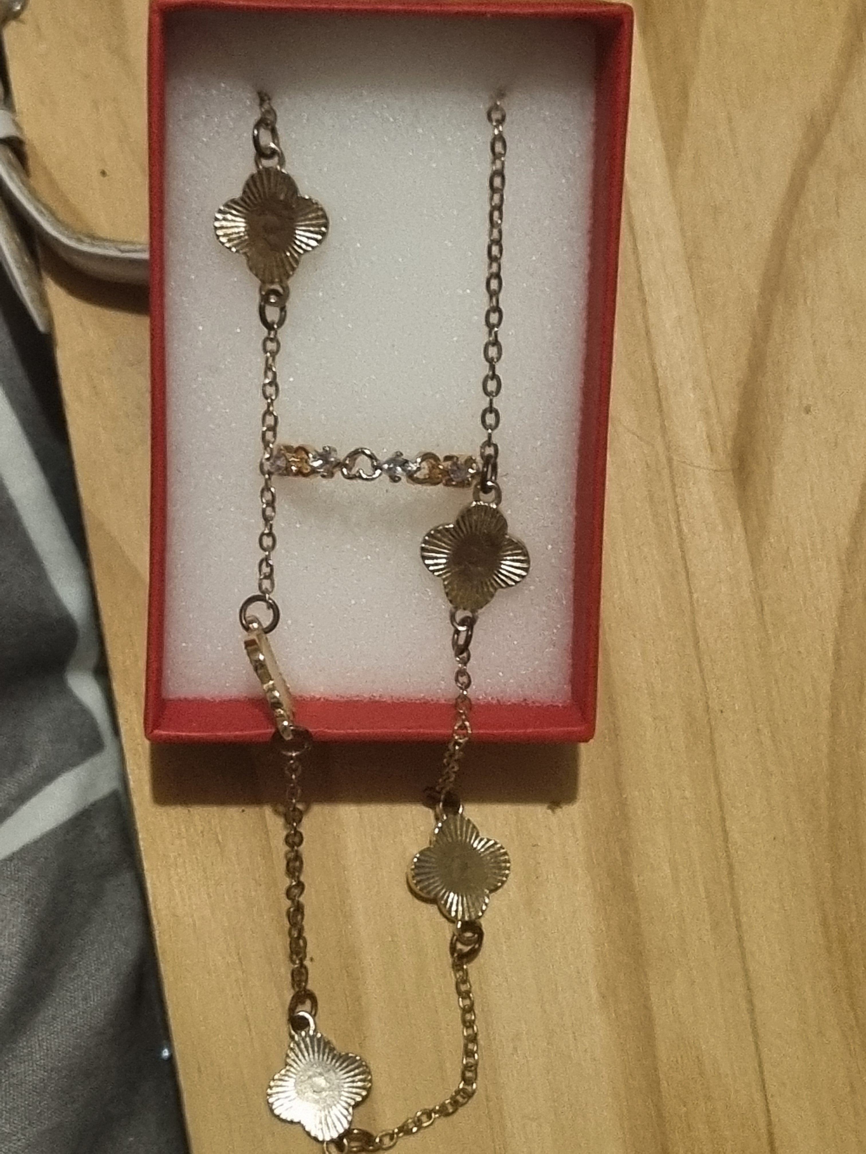 Beautiful necklace and ring set.