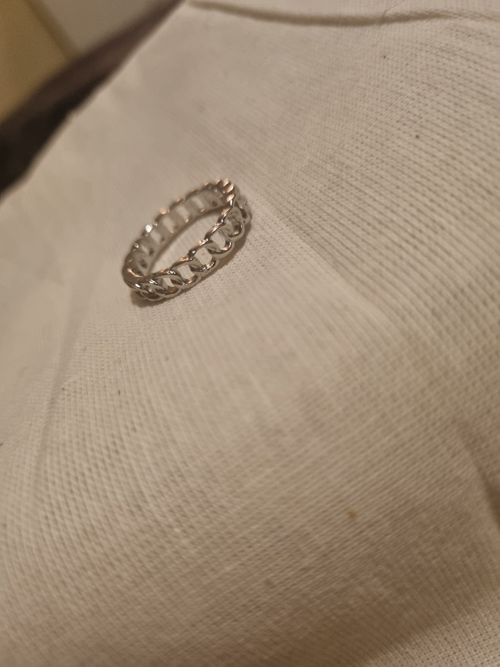 Ladies eyecatchingly designed silver ladies ring