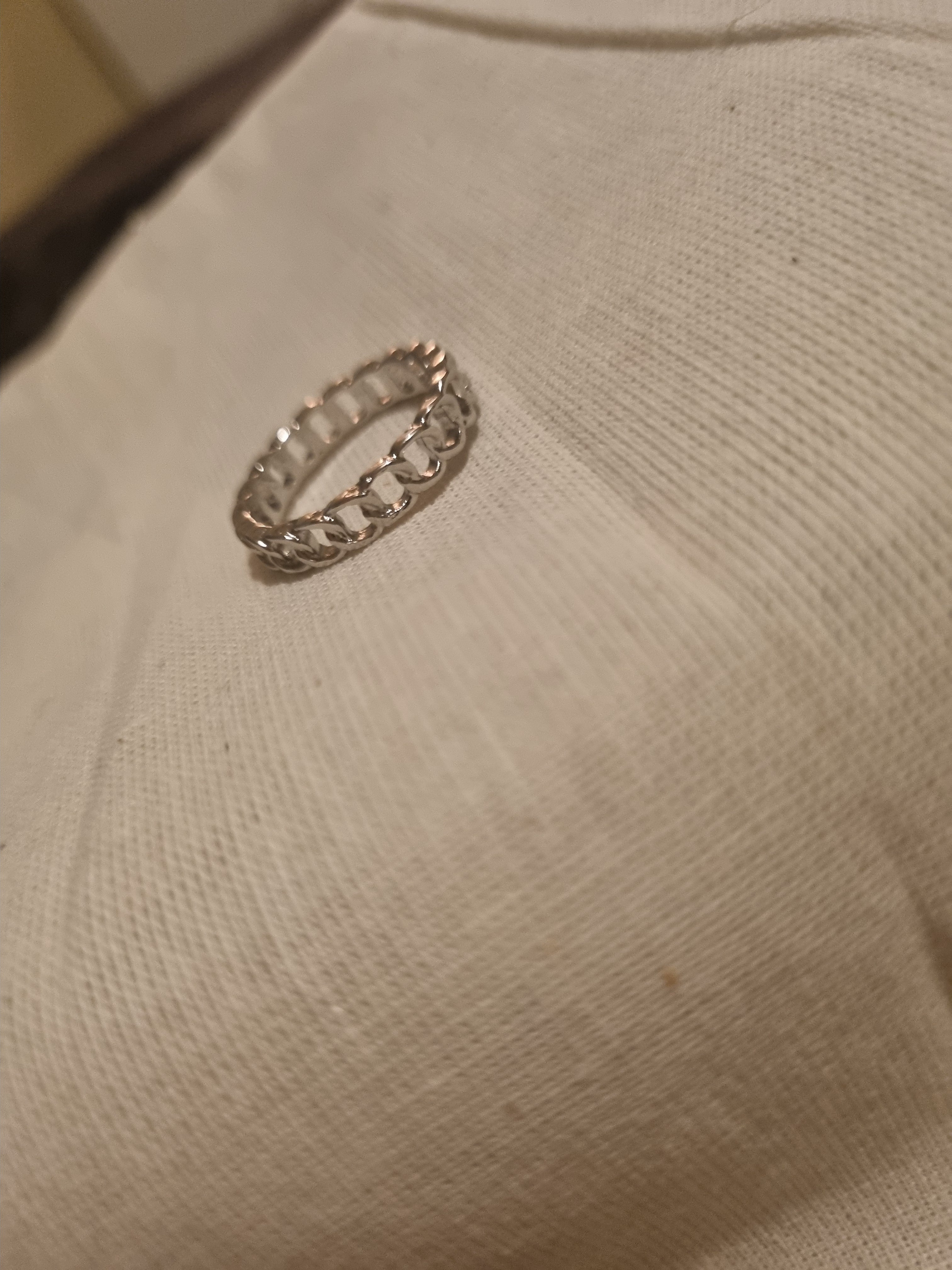 Ladies eyecatchingly designed silver ladies ring