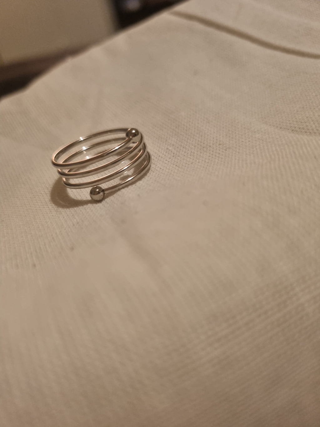 Ladies ring simple coil design