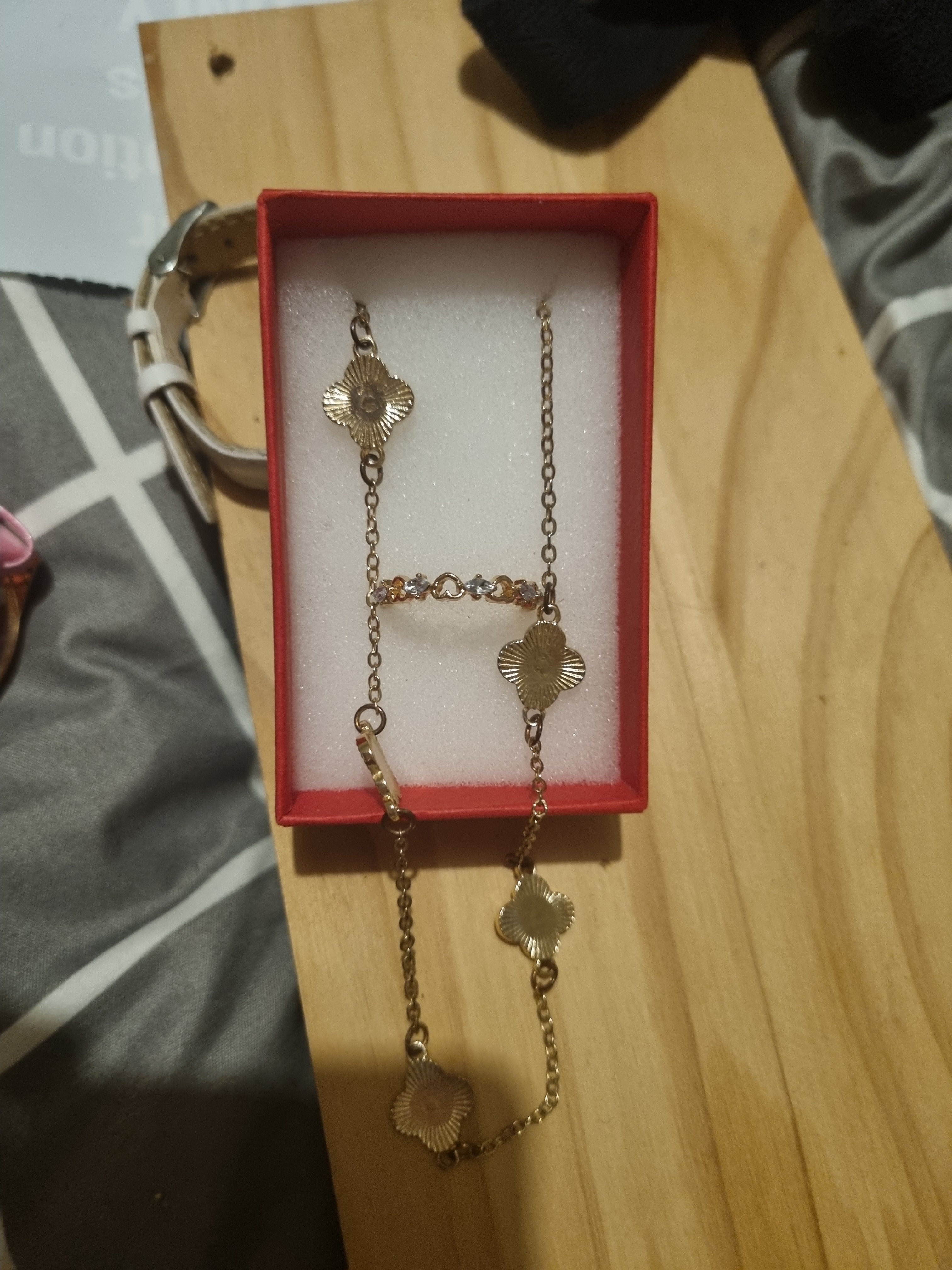 Beautiful necklace and ring set.