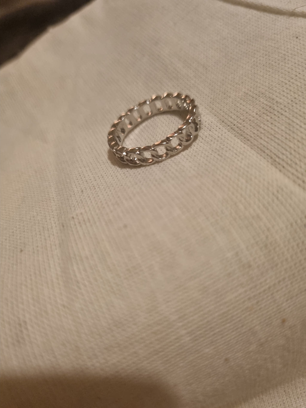 Ladies eyecatchingly designed silver ladies ring