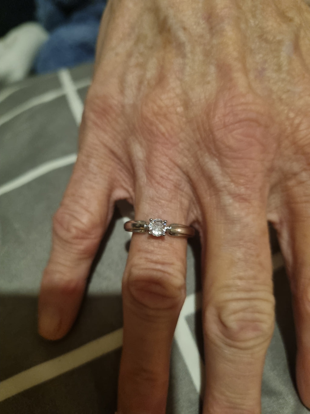 Beautifully designed ladies silver ring.