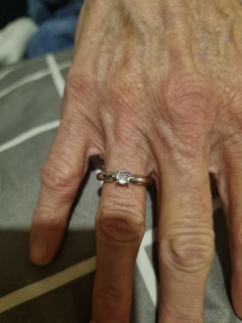 Beautifully designed ladies silver ring.