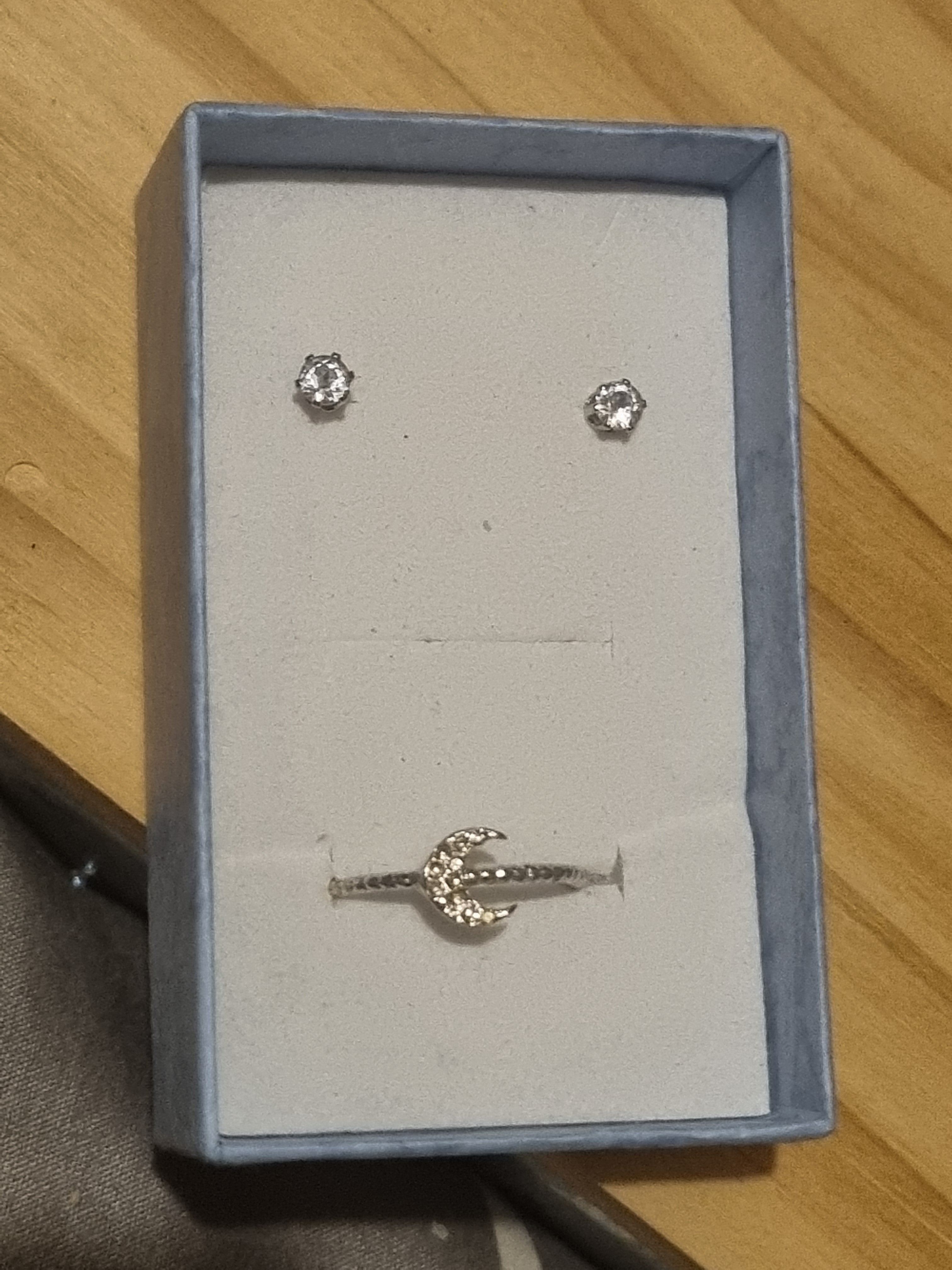 These beautiful earrings and ring set
