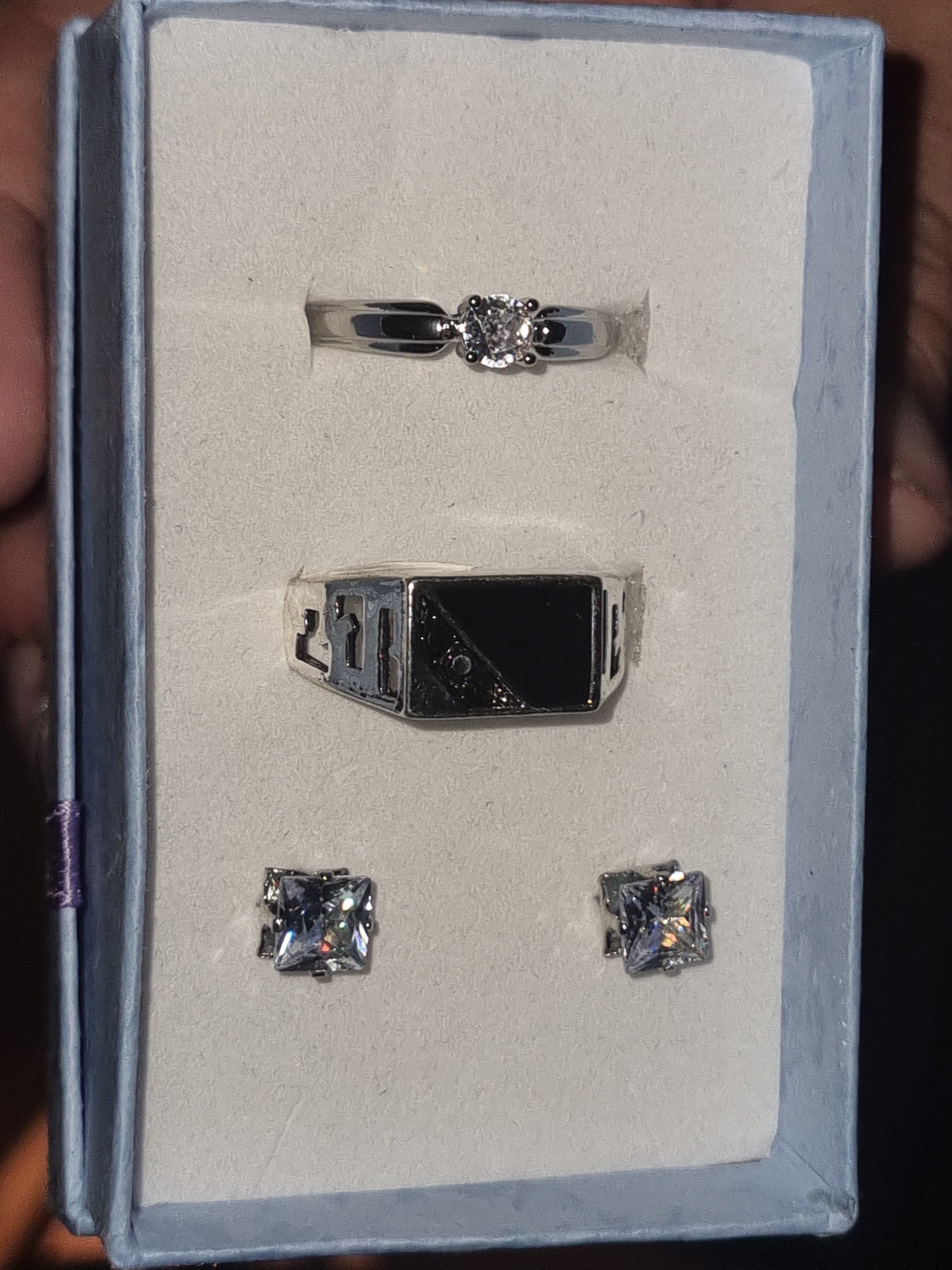 Mens and ladies gifts together with this beautiful set.