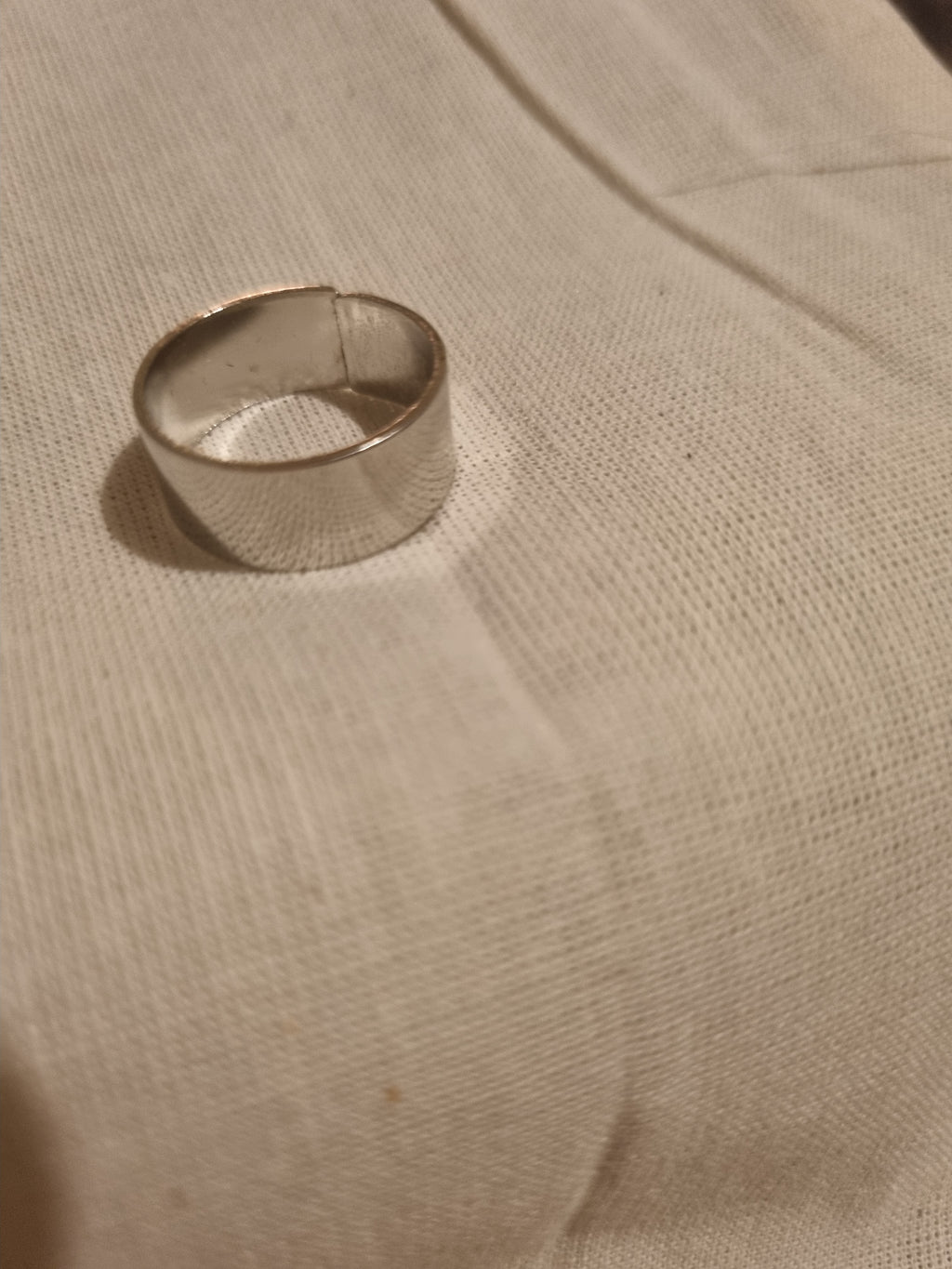 Thick band ring