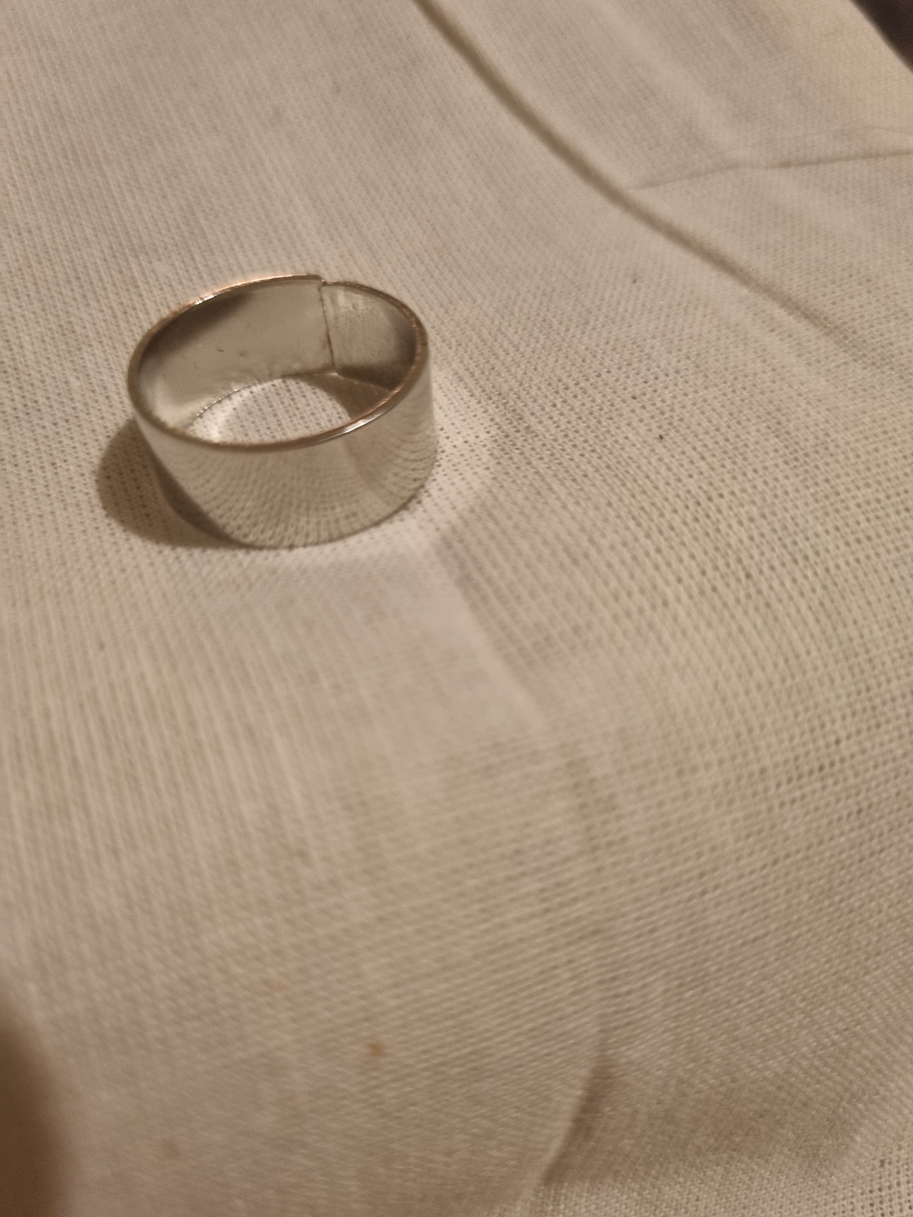 Thick band ring