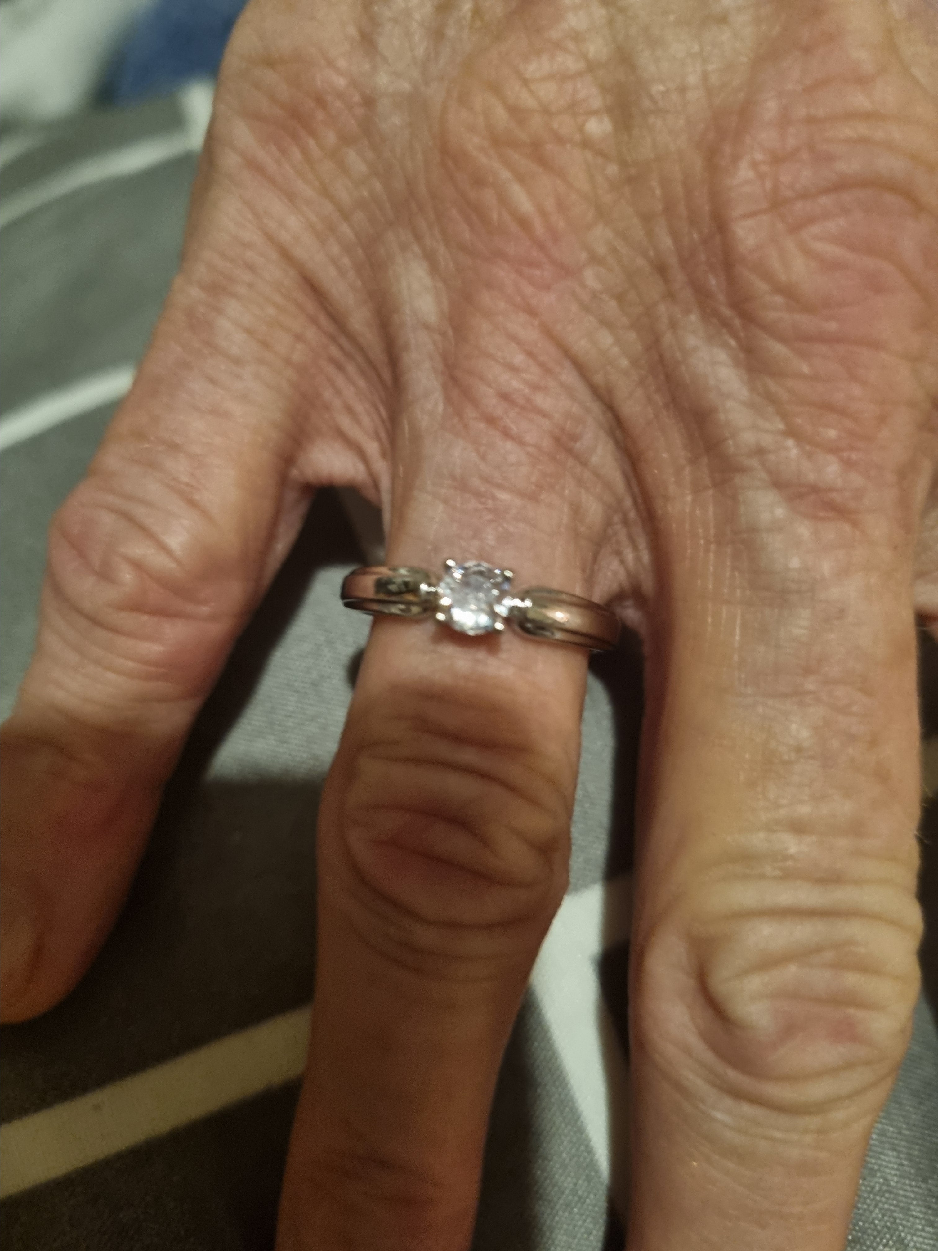 Beautifully designed ladies silver ring.