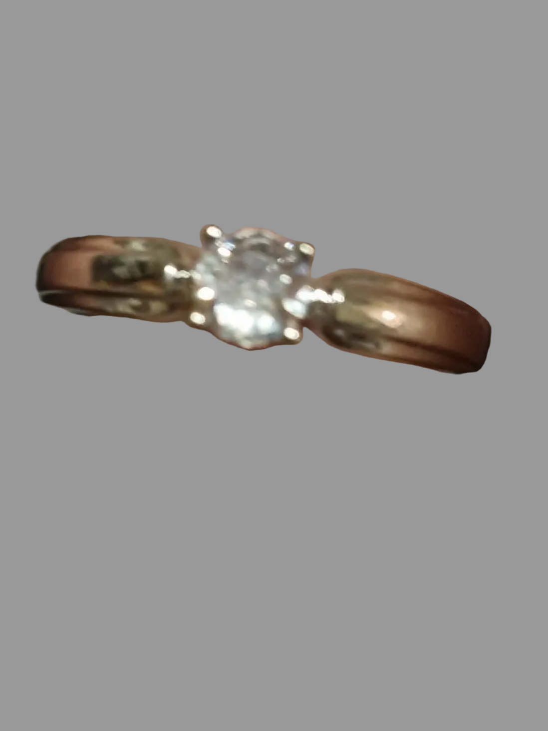 Beautifully designed ladies silver ring.